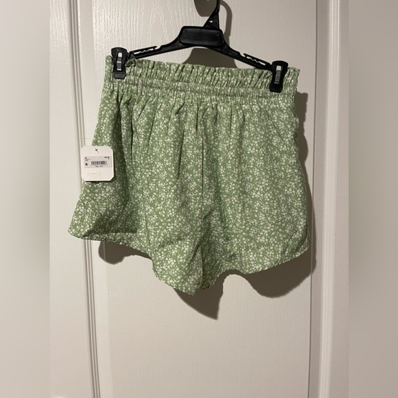 Alter’d State Size Small Flowy Shorts. - Picture 2 of 2
